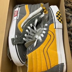 VANS SIZE 10 like new